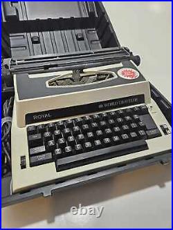 Vintage Royal World Traveler Dual Volt Portable Typewriter with Org. Case Work